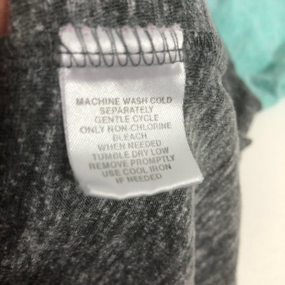 I’m In Love With Derrick Women's Grey Shirt size 2x - Picture 5 of 6